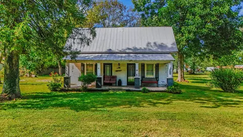 306 College St, Decherd, TN 37324
