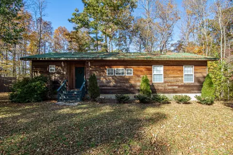 1137 Cherokee Rd, Waynesboro, TN 38485