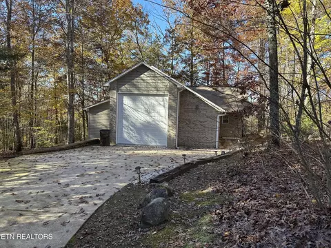 128 Sunset Pt, Crossville, TN 38571