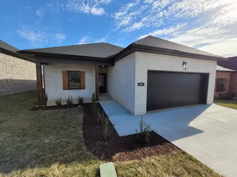 207 Sandalwood Way, Dickson, TN 37055