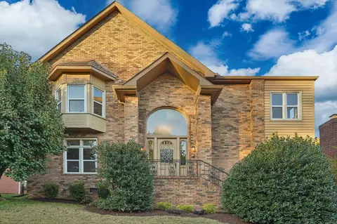 700 Summerwind Cir, Nashville, TN 37215