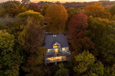 589 Harpeth Trace Dr, Nashville, TN 37221