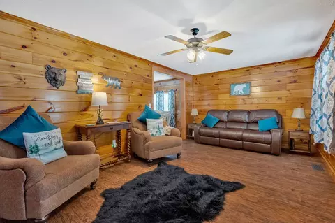 Living - 114 Ashley Rd, Jamestown, TN 38556 photo 2 of 4