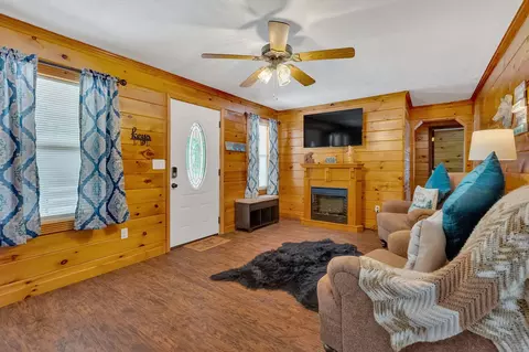 Living - 114 Ashley Rd, Jamestown, TN 38556 photo 3 of 4