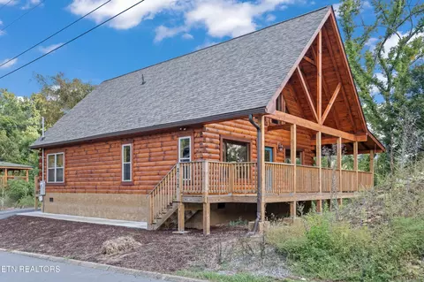2112 Eagle Feather Dr, Sevierville, TN 37876