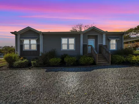 Exterior - 104 E Pond St, Adams, TN 37010 photo 3 of 12