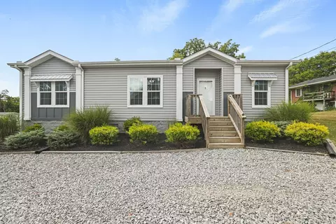 Exterior - 104 E Pond St, Adams, TN 37010 photo 2 of 12