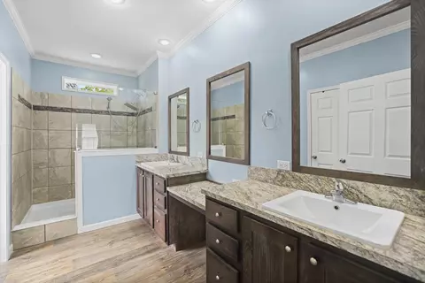 Bath - 104 E Pond St, Adams, TN 37010 photo 3 of 8