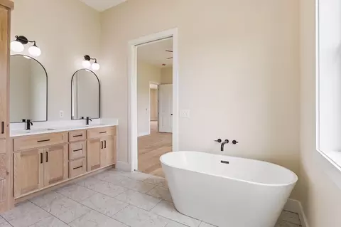 Bath - 188 Beartown Rd, Loretto, TN 38469 photo 3 of 4