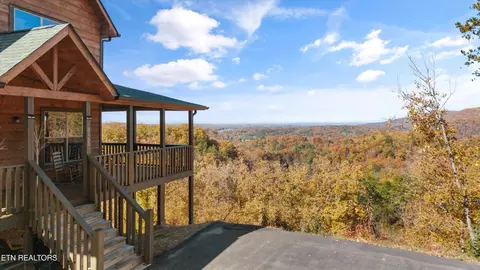 3165 Bear Mountain Ln, Sevierville, TN 37876