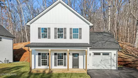 352 Clinch Ave, Clinton, TN 37716