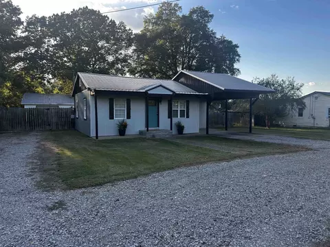 110 Catfish Ln, Crump, TN 38327