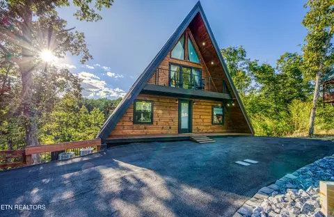 2101 Wingspan Dr, Sevierville, TN 37876
