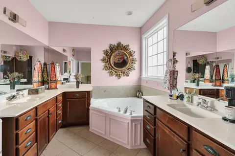 Bath - 1726 Splash Pl, Murfreesboro, TN 37130 photo 1 of 6