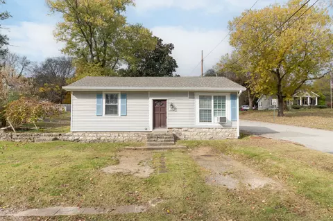 1013 Riverside Dr, Columbia, TN 38401