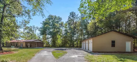 99 Oakwood Ln, Tullahoma, TN 37388