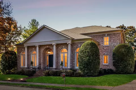4 Middleton Park Ln, Nashville, TN 37215