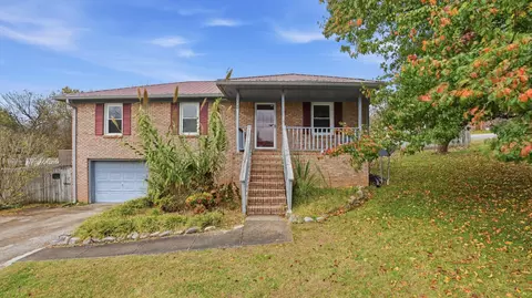 1002 Lowell Dr E, Fayetteville, TN 37334