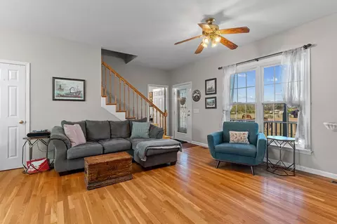 Living - 3736 Armstrong Rd, Springfield, TN 37172 photo 2 of 3