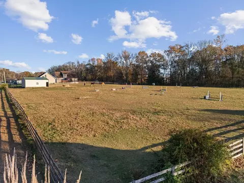 Exterior - 3736 Armstrong Rd, Springfield, TN 37172 photo 13 of 19