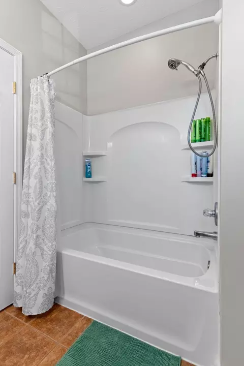 Bath - 3736 Armstrong Rd, Springfield, TN 37172 photo 3 of 4