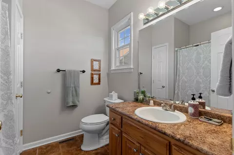 Bath - 3736 Armstrong Rd, Springfield, TN 37172 photo 2 of 4