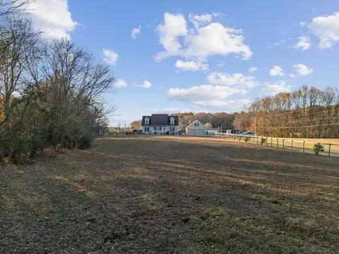Exterior - 3736 Armstrong Rd, Springfield, TN 37172 photo 11 of 19