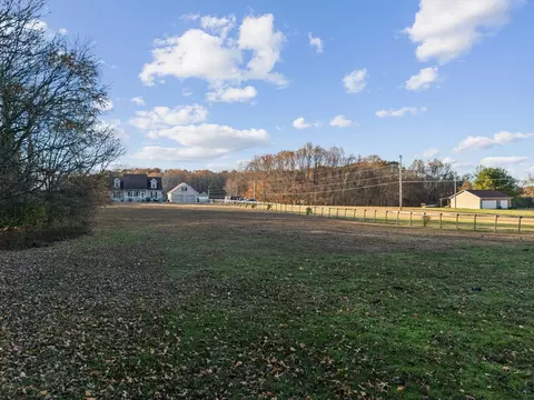 Exterior - 3736 Armstrong Rd, Springfield, TN 37172 photo 10 of 19