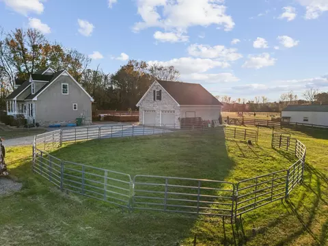 Exterior - 3736 Armstrong Rd, Springfield, TN 37172 photo 8 of 19
