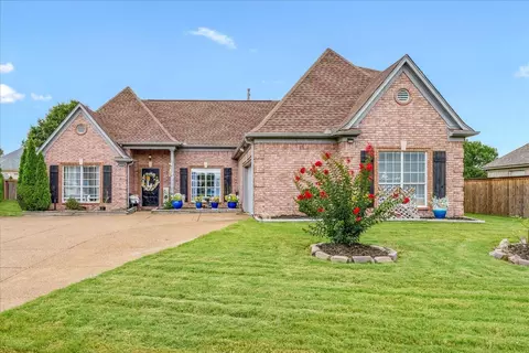 6492 Royal Valley Dr, Memphis, TN 38135