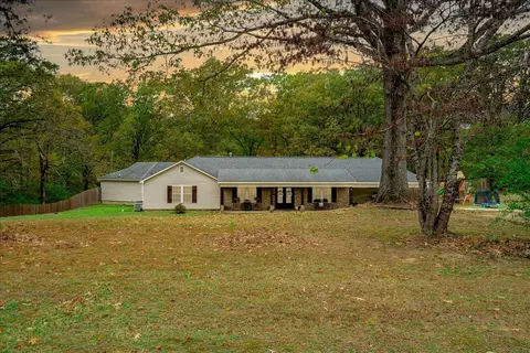 555 Dogwood Rd, Mason, TN 38068