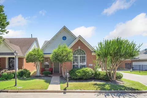 377 Fountain River Dr, Memphis, TN 38120