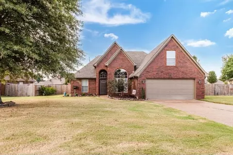 70 Redbud Dr, Oakland, TN 38060