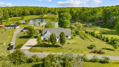 204 Lake Haven Dr, Soddy Daisy, TN 37379