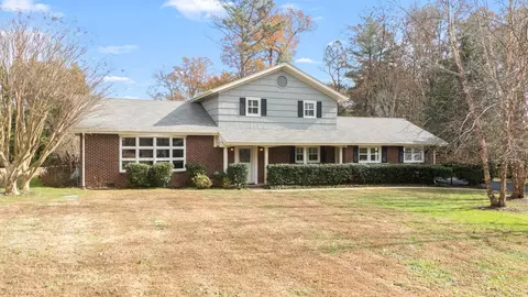 210 Lakewood Dr, Tullahoma, TN 37388