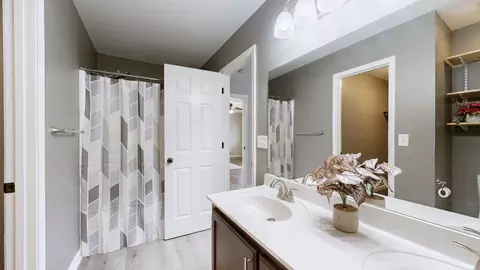 Bath - 132 Ben Dr, Springfield, TN 37172 photo 2 of 3