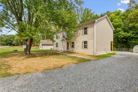 1212 Hollis Ln, Lafayette, TN 37083