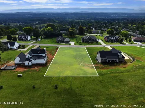 1153 Summerfield Dr, Maryville, TN 37801
