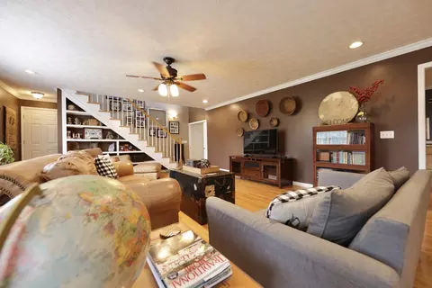 Living - 6808 Hester Rd, Springfield, TN 37172 photo 5 of 7