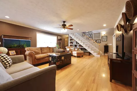 Living - 6808 Hester Rd, Springfield, TN 37172 photo 6 of 7