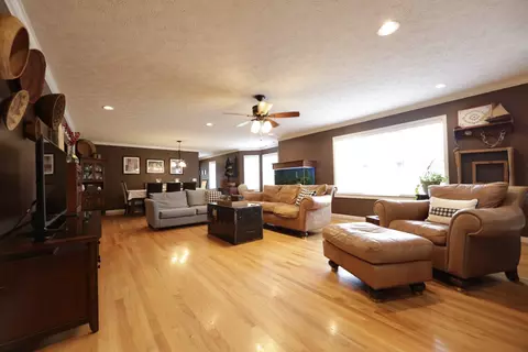 Living - 6808 Hester Rd, Springfield, TN 37172 photo 4 of 7