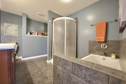 Bath - 6808 Hester Rd, Springfield, TN 37172 photo 2 of 4