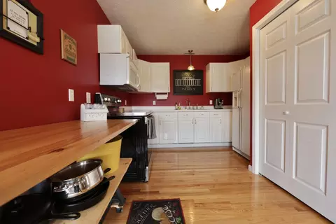 Kitchen - 6808 Hester Rd, Springfield, TN 37172 photo 5 of 5