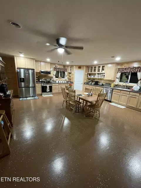 144 Standing Rock Rd, Deer Lodge, TN 37726 photo 4