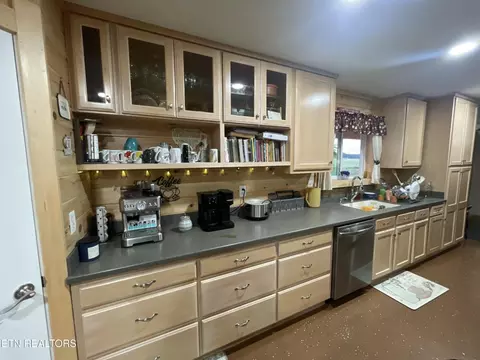 144 Standing Rock Rd, Deer Lodge, TN 37726 photo 6