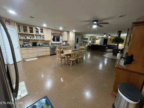 144 Standing Rock Rd, Deer Lodge, TN 37726 photo 3