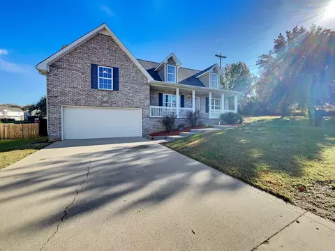 1837 Twin Rivers Rd, Clarksville, TN 37040