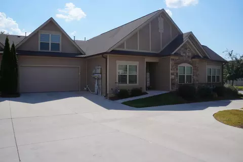 1720 Sedgefield Dr, Ooltewah, TN 37363