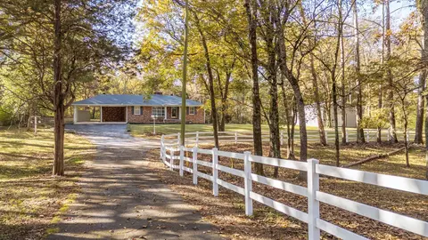 380 Walkertown Dr, Savannah, TN 38372