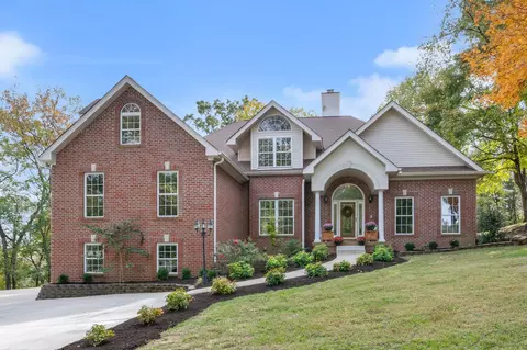 1126 Longview Dr, Hendersonville, TN 37075